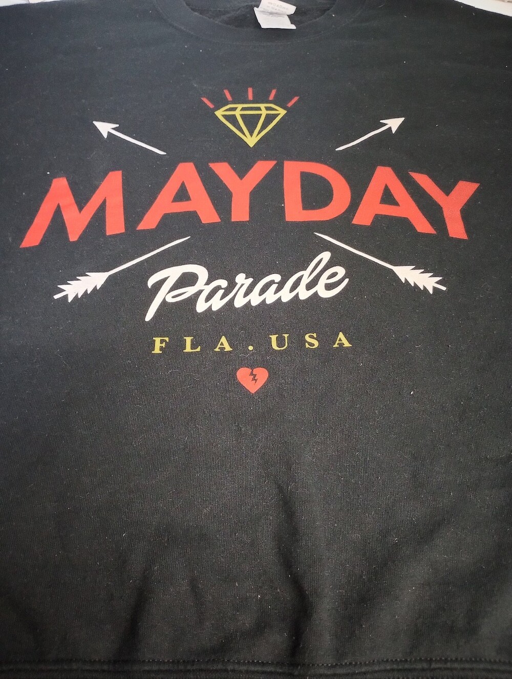 Mayday Parade Gildan Black Tee with Red, White & Gold Graphics Size Medium.
